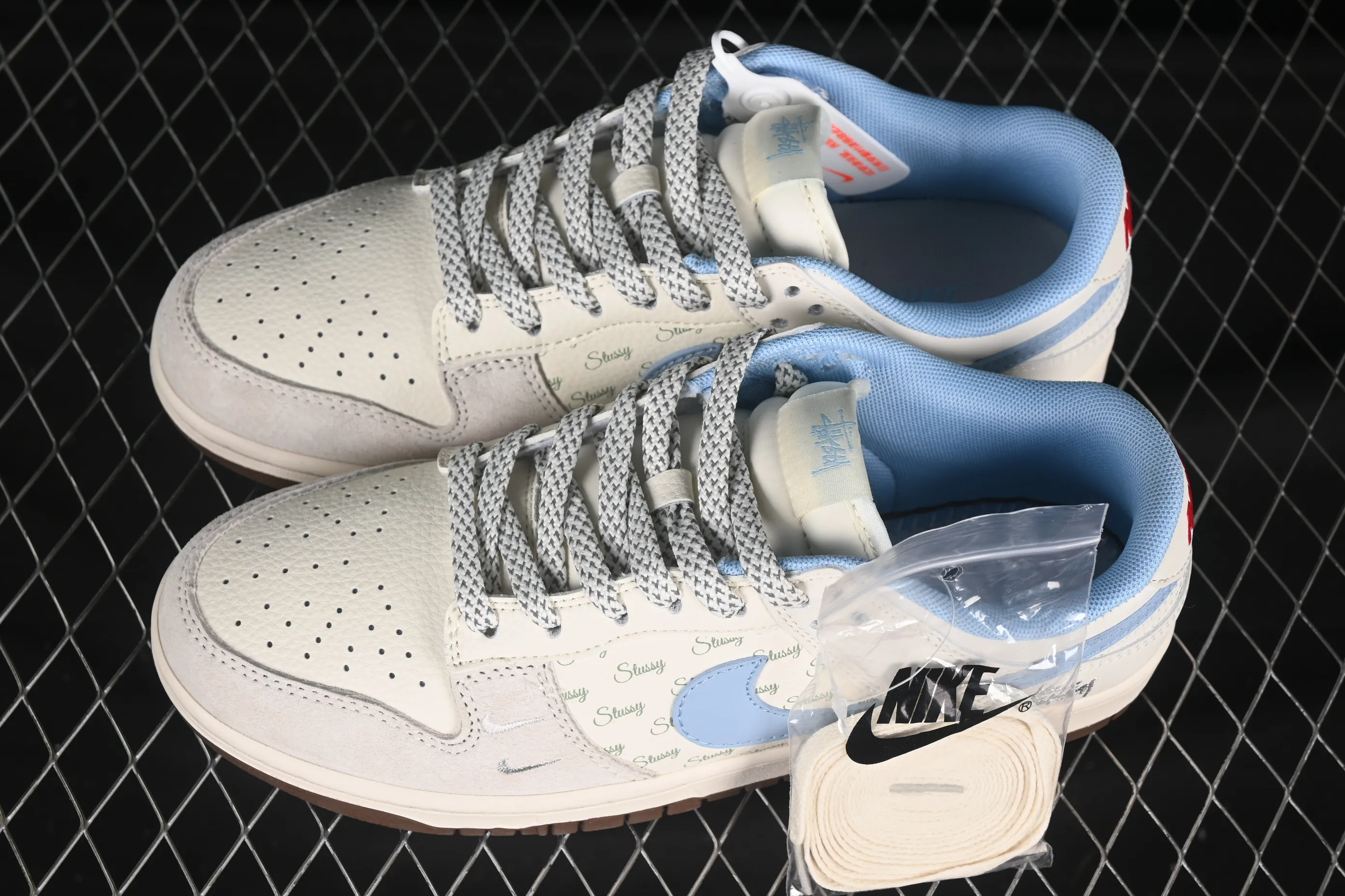 All categories Nk SB Dunk Series Nk SB Dunk Low High-end customized low-top sneakers Nike SB Dunk Low Stusi co-branded aqua blue hook Anniversary high-end customized low-top casual sneakers ZH2598-248